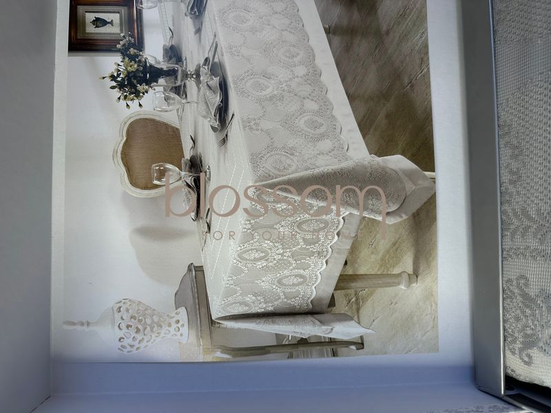 Скатертина та серветки з мереживом MARINELLA grey,160-320 MAISON d'or 00929 фото