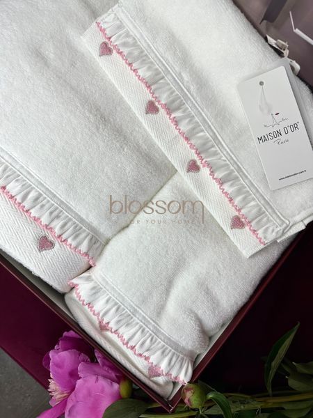 Комплект махровых полотенец с вышитыми сердцами Ruffle love pink,Maison d'or 0713 фото