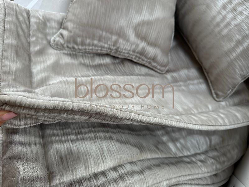 Люксовый комплект покрывала с декоративными подушками и наволочками PEARL grey, PEPPER HOME 1171 фото