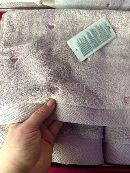Комплект махрових рушників з вишитими серцями SOFT hearts dark lilac,  Maison D'or, 021 фото
