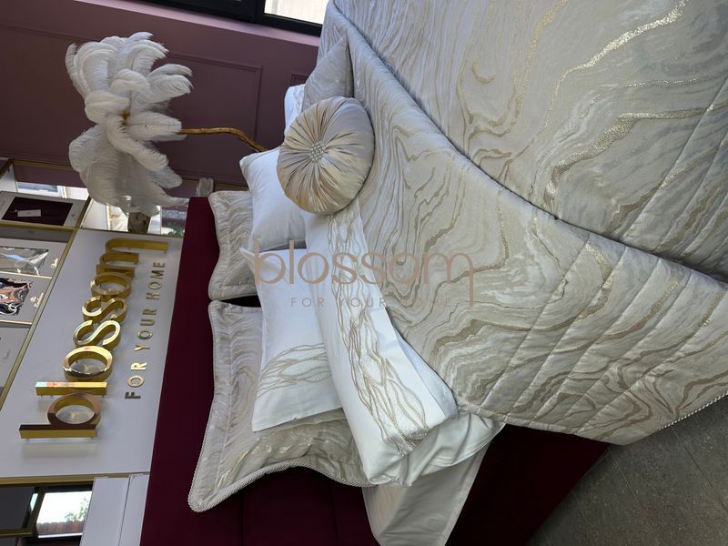 Люксовий комплект покривала з декоративними подушками та наволочками  Dior, PEPPER HOME 111 фото