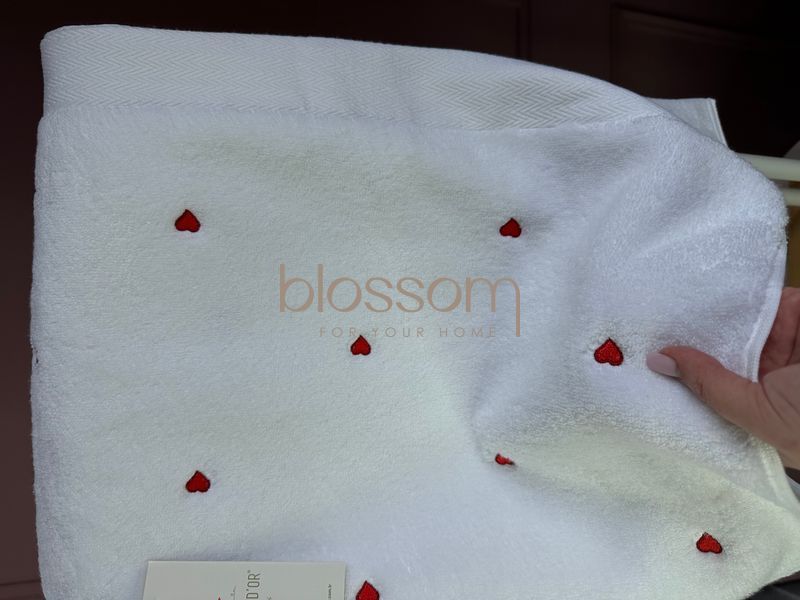 Махровые полотенца поштучно с вышитыми сердцами SOFT HEARTS white-red,Maison d`or,85*150см 00344 фото