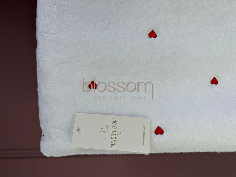 Махровые полотенца поштучно с вышитыми сердцами SOFT HEARTS white-red,Maison d`or,85*150см 00344 фото