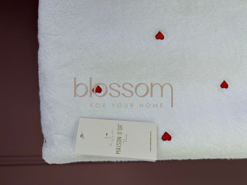 Махрові рушники поштучно з вишитими серцями SOFT HEARTS white-red,Maison d`or 85*150см 00344 фото