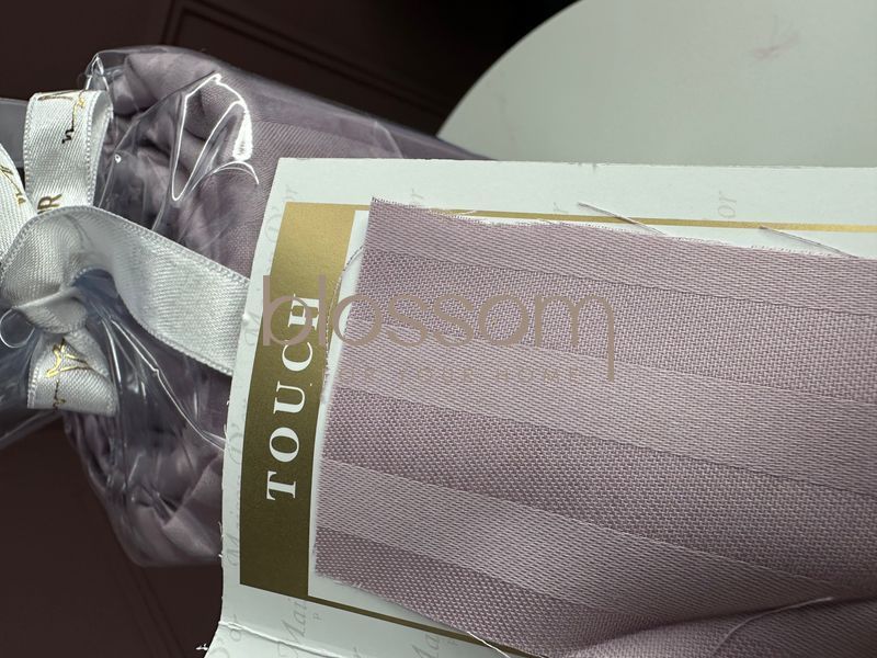 Простыня сатиновая на резинке Maison d'or lilac 180-200 1050 фото Простыня сатиновая на резинке Maison d'or lilac 180-200 1050 фото