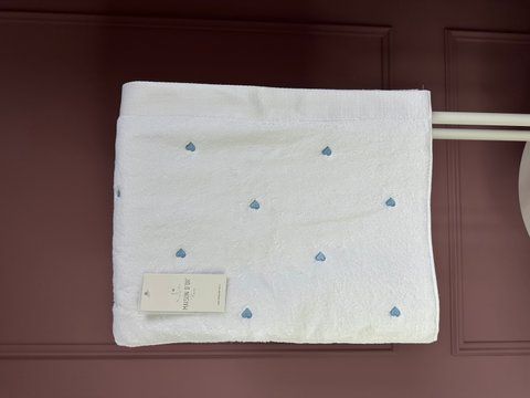 Махрові рушники поштучно з вишитими серцями SOFT HEARTS white-blue,Maison d`or 85*150см 00910 фото