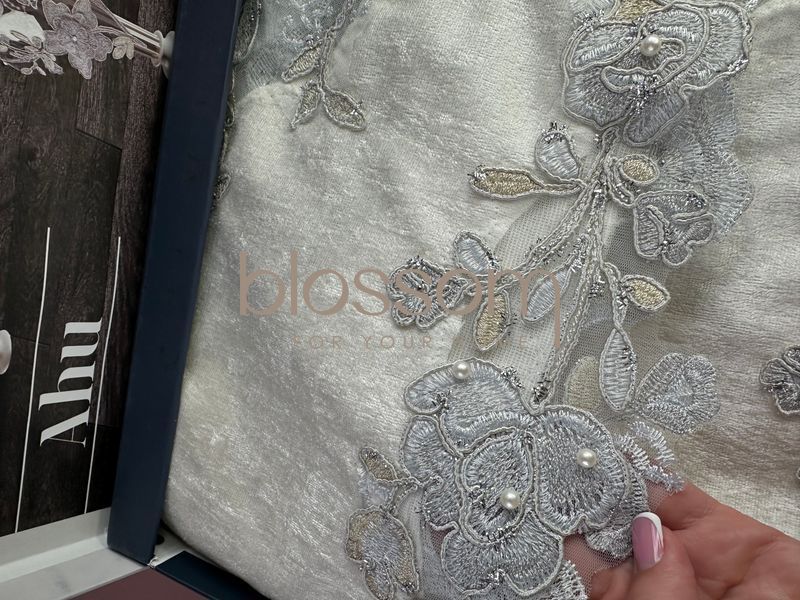 Оксамитова скатертина з мереживом модель AHU ,SERRA 160*220см 1130 фото