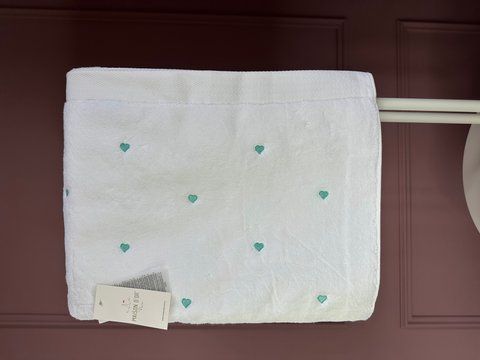 Махрові рушники поштучно з вишитими серцями SOFT HEARTS white-turquoise,Maison d`or 85*150см 00911 фото