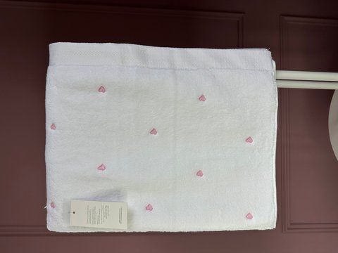 Махрові рушники поштучно з вишитими серцями SOFT HEARTS white-pink,Maison d`or 85*150см 00912 фото