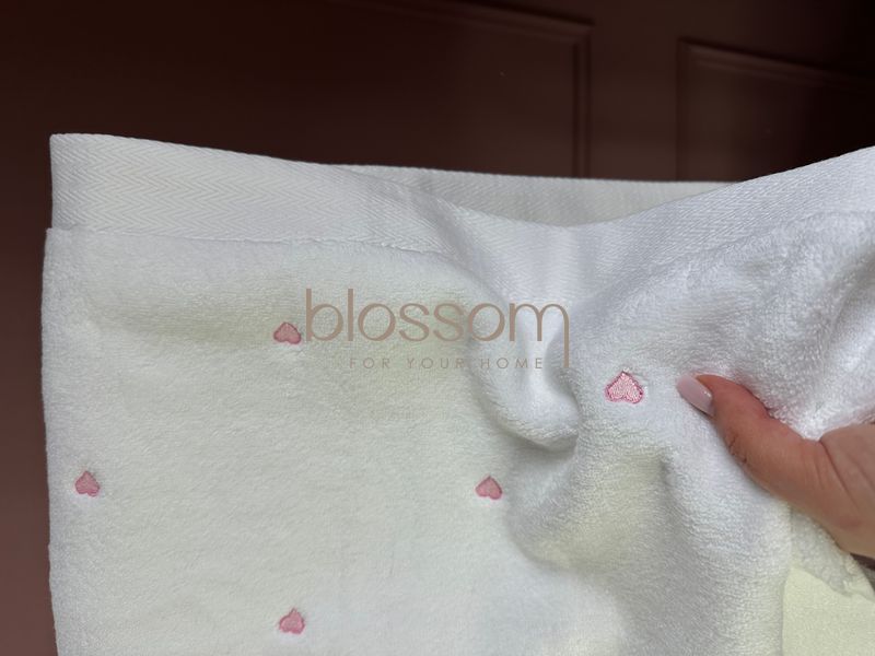 Махрові рушники поштучно з вишитими серцями SOFT HEARTS white-pink,Maison d`or 85*150см 00912 фото