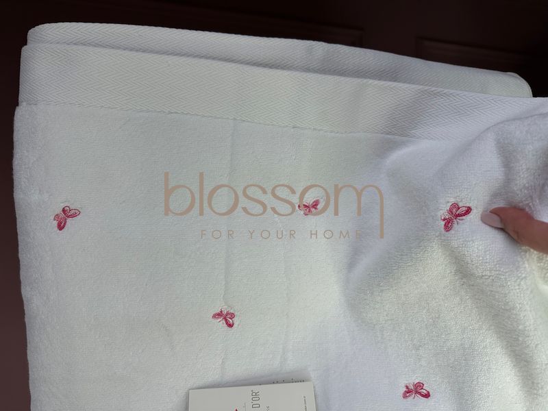Махрові рушники поштучно з вишивкою метелики  SOFT BUTTERFLIES white-pink,Maison d`or 85*150см 00913 фото