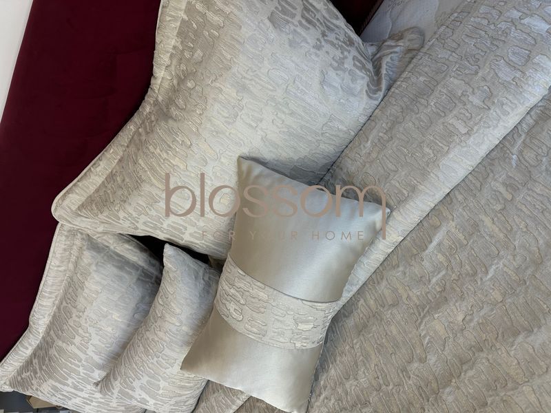 Люксовий комплект покривала з декоративними подушками та наволочками CELINE beige, PEPPER HOME 9892 фото