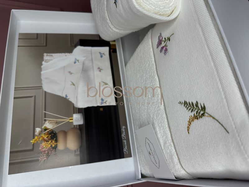 Комплект махровых полотенец с вышивкой BROCADE, Tivolyo home 00335 фото