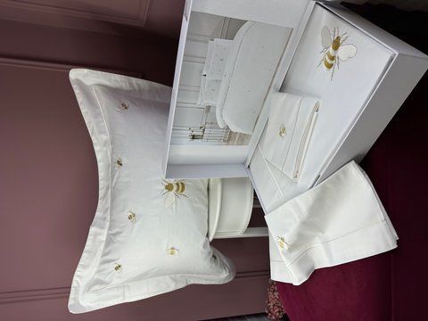 Комплект постільної білизни з вишивкою сатин люкс BEES, євро, TIVOLYO HOME 00958 фото