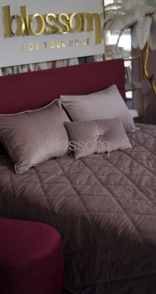 Люксовий комплект покривала з декоративною подушкою та наволочками Lyon pink, PEPPER HOME 125 фото