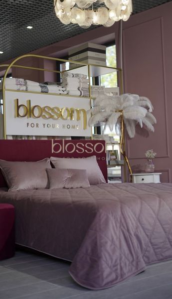 Люксовий комплект покривала з декоративною подушкою та наволочками Lyon pink, PEPPER HOME 125 фото