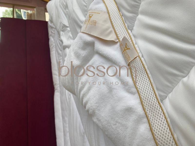 Двустороннее антиаллергенное одеяло MAISON DOR coral 195-215 20001 фото Двустороннее антиаллергенное одеяло MAISON DOR coral 195-215 20001 фото