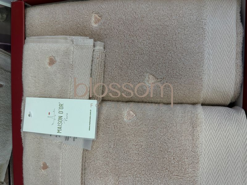 Комплект махрових рушників з вишитими серцями Maison d'or, Soft hearts cotton nude 9467 фото