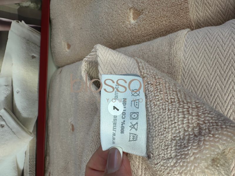Комплект махрових рушників з вишитими серцями Maison d'or, Soft hearts cotton nude 9467 фото