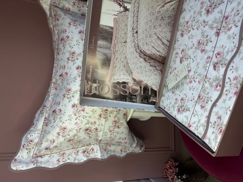 Семейный комплект постельного белья премиум сатин Maison d'or, Lady roses rose 0099 фото