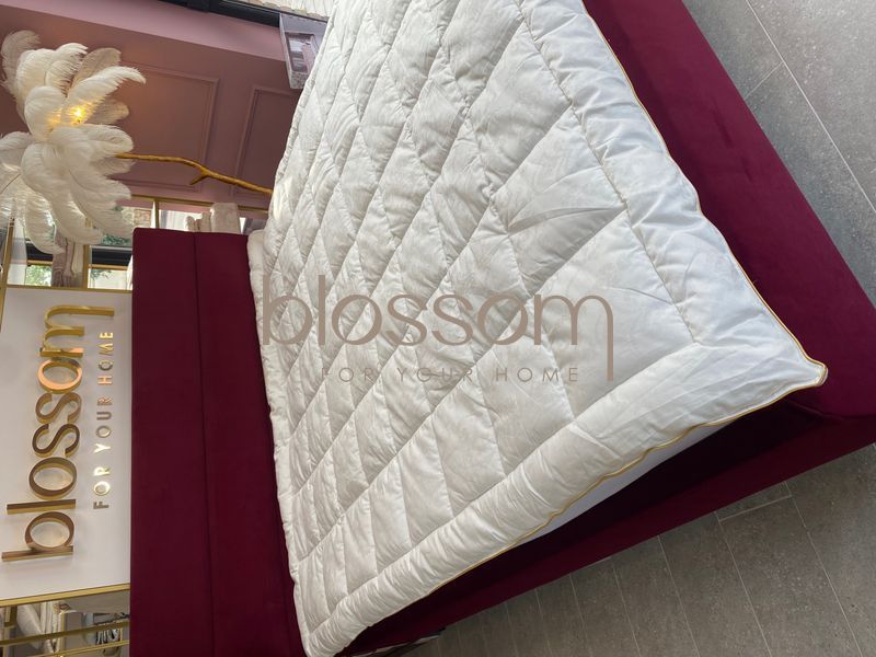 Антиалергенна демісезонна ковдра Maison d'or Mirabella, півтораспальний розмір blossom фото Антиалергенна демісезонна ковдра Maison d'or Mirabella, півтораспальний розмір blossom фото