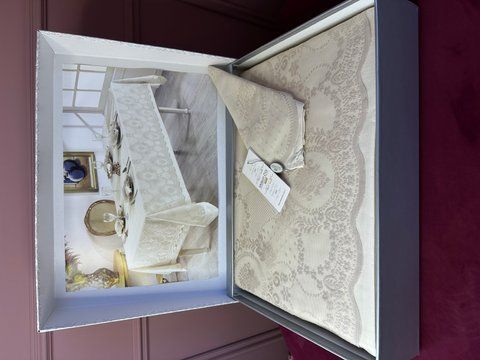 Скатертина та серветки з мереживом MARINELLA beige,160-270 MAISON d'or 00927 фото