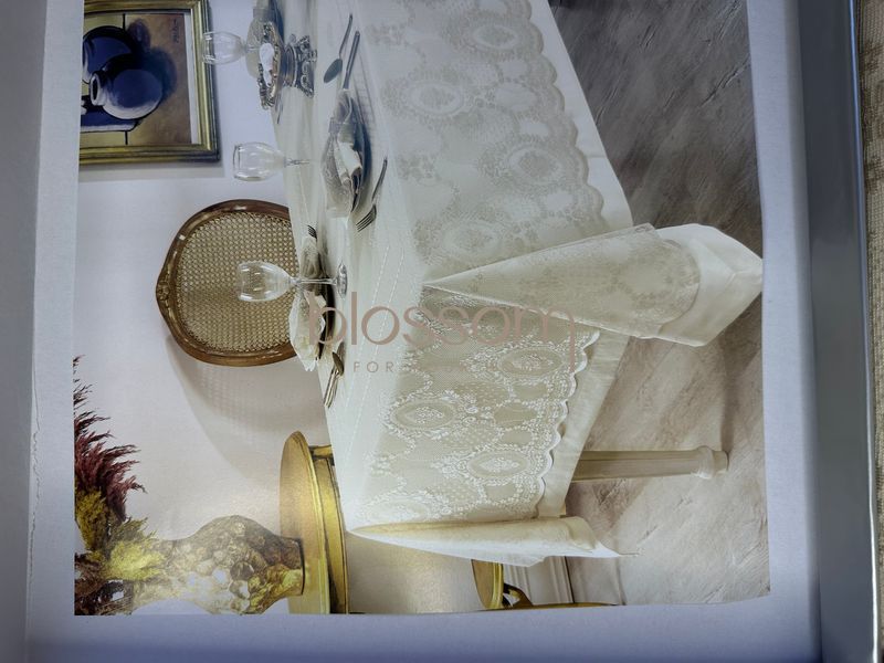 Скатерть и салфетки с кружевом MARINELLA beige, 160-270, MAISON d'or 00927 фото