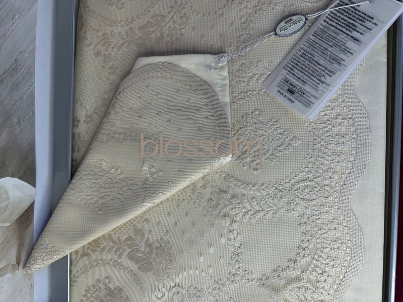 Скатерть и салфетки с кружевом MARINELLA beige, 160-270, MAISON d'or 00927 фото