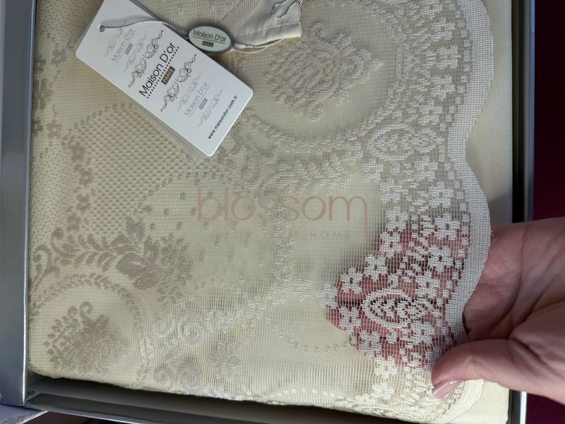 Скатерть и салфетки с кружевом MARINELLA beige, 160-270, MAISON d'or 00927 фото
