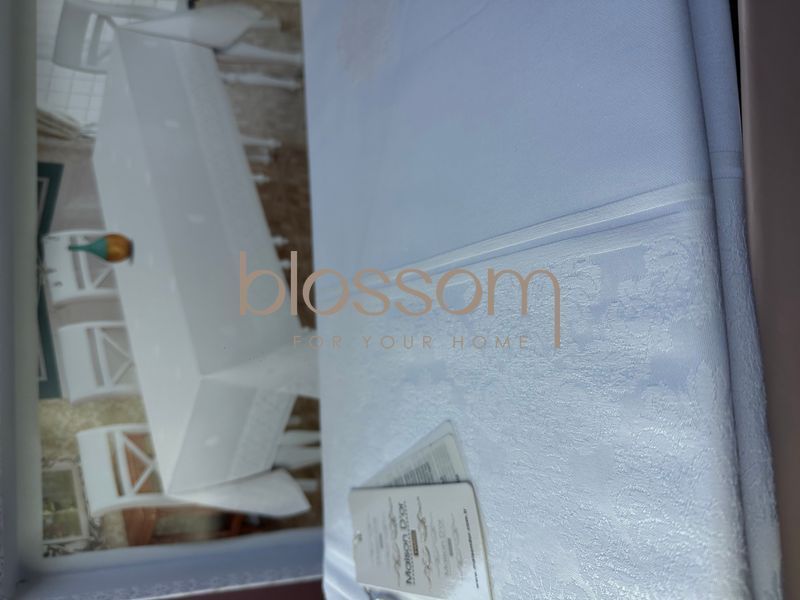 Изысканная скатерть модель RACHEL white,MAISON d'or 160-270 см 0123 фото