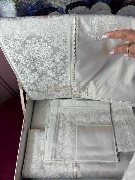 Скатерть и салфетки модель MAGNOLE stone ,MAISON d'or 160-270, 8 салфеток 00865 фото