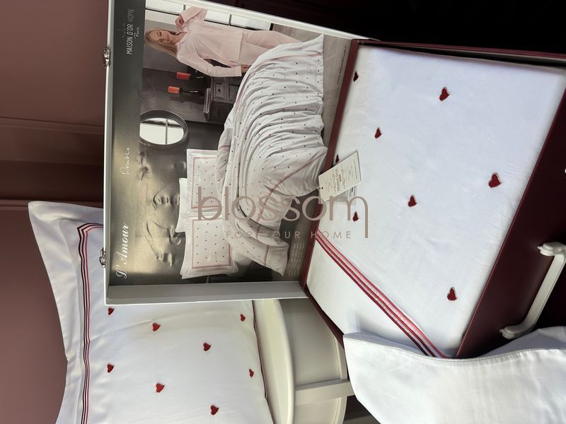 Комплект постельного белья с вышивкой сердца премиум сатин L`AMOUR красный, Maison d'or, евро 7631 фото