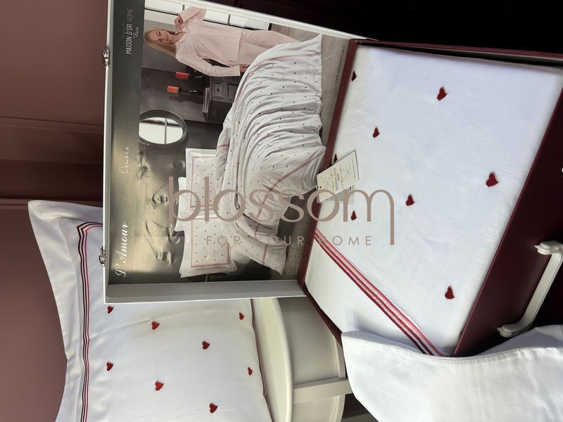 Комплект постільної білизни з вишивкою серця преміум сатин L`AMOUR red, Maison d'or, євро 7631 фото