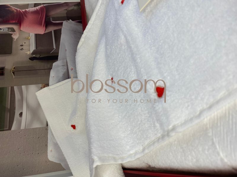 Комплект махрових рушників з вишитими серцями Maison d'or, Soft hearts cotton Red 9808 фото