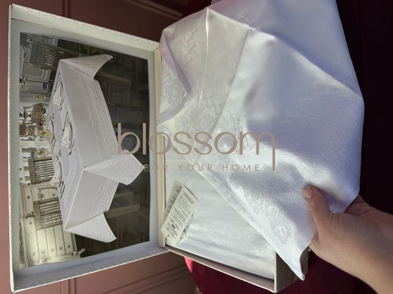 Скатертина та серветки модель PALMER white ,MAISON d'or 160-270, 6 серветок 00934 фото