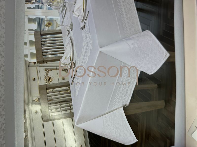 Скатертина та серветки модель PALMER white ,MAISON d'or 160-270, 6 серветок 00934 фото